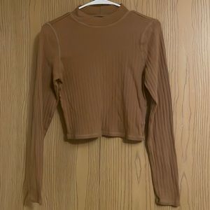 Basic cropped AE mock neck sweater.